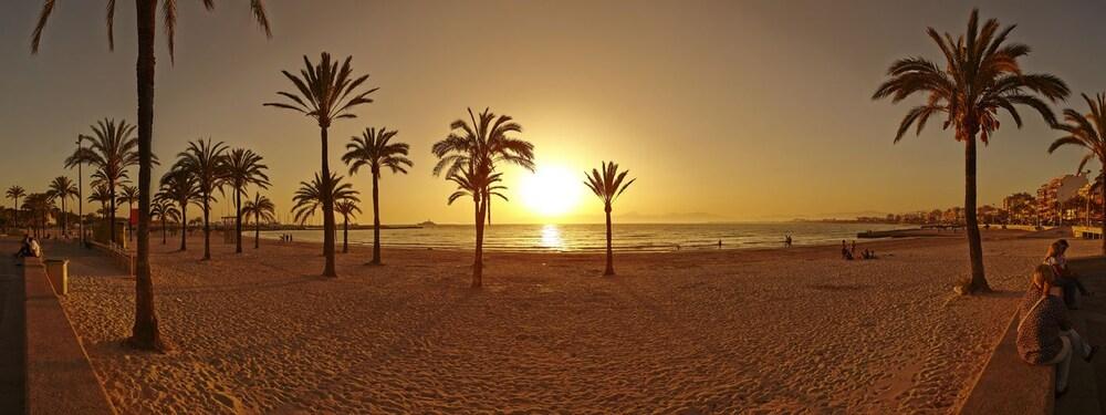 Sahara Nubia Gobi Hotel Ses Cadenes Exterior photo Panorama of the beach at Torrevieji